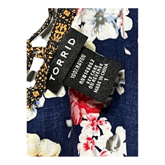 Torrid Challis Lace-Up Swing Cami Black Floral Sleeveless Scoop Neck Lightweight - Picture 4 of 4